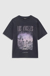 Cade Tee Los Angeles fra Anine Bing er en cool og afslappet T-shirt med et moderne, oversized look.