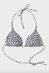 Sort-hvid bikini top med mønster, trekantede skåle og justerbare snore til hals og ryg.