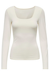 Langærmet, tætsiddende off-white bluse med dyb halsudskæring.