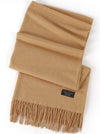 Andcopenhagen Basics cashmeretørklæde i camel, 70% cashmere, med frynser og sort mærke.