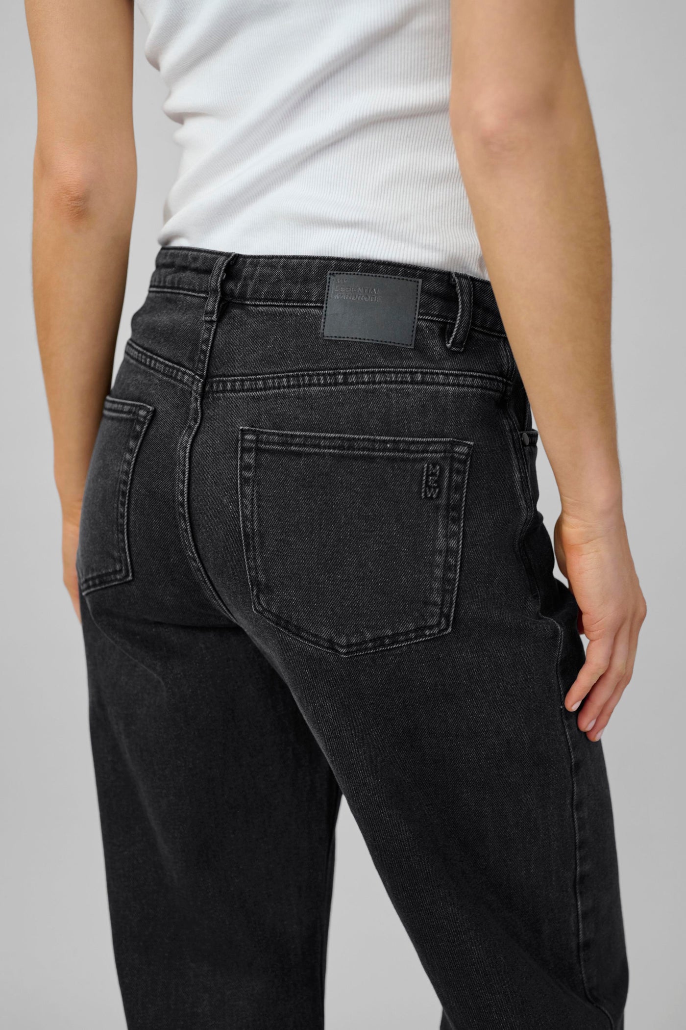 My Essential Wardrobe - Jeans - Black Retro Wash - 05 The Louis 139