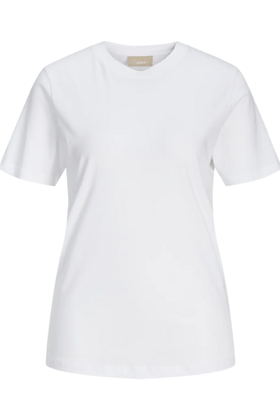 Hvid T-shirt fra JJXX med rund hals og korte ærmer, vist uden model.