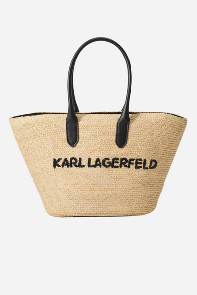Beige strandtaske med sorte håndtag og "KARL LAGERFELD" tekst på forsiden.