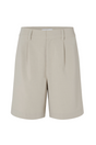 Beige shorts med bæltestropper, lige pasform, knælange.