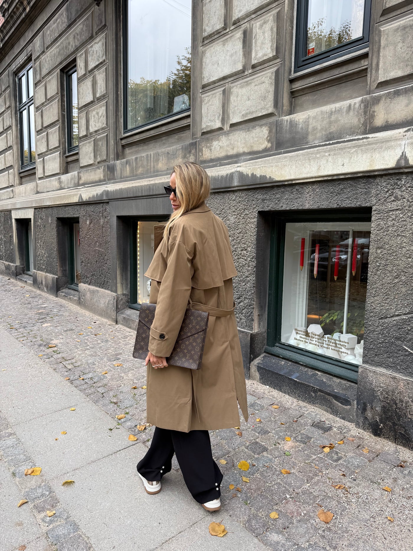 Sassy Copenhagen - Trenchcoat - Dark Khaki - Kaya