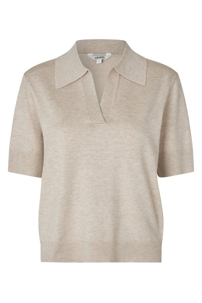 Lys beige kortærmet polo med dyb V-udskæring og klassisk krave.
