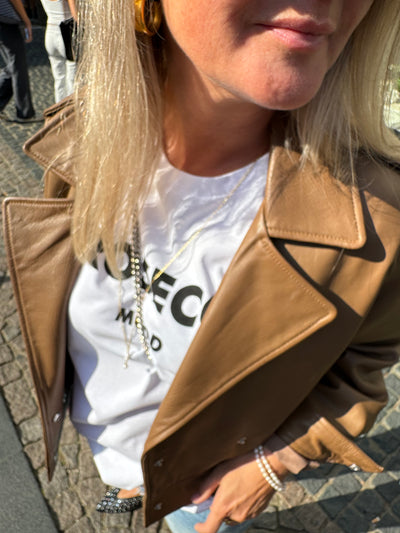 Sassy Copenhagen -Statement t-shirt - Hvid - Prosecco mood ( bemærk str m/l er i preorder til uge 52)