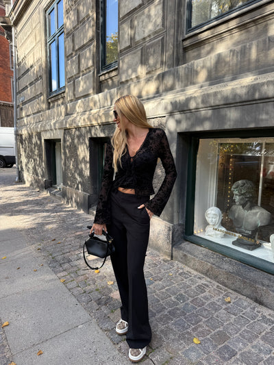 Sassy Copenhagen - Mesh Bluse - Sort - trompet