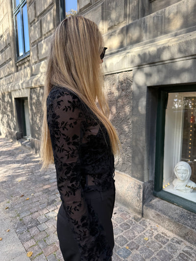 Sassy Copenhagen - Mesh Bluse - Sort - trompet