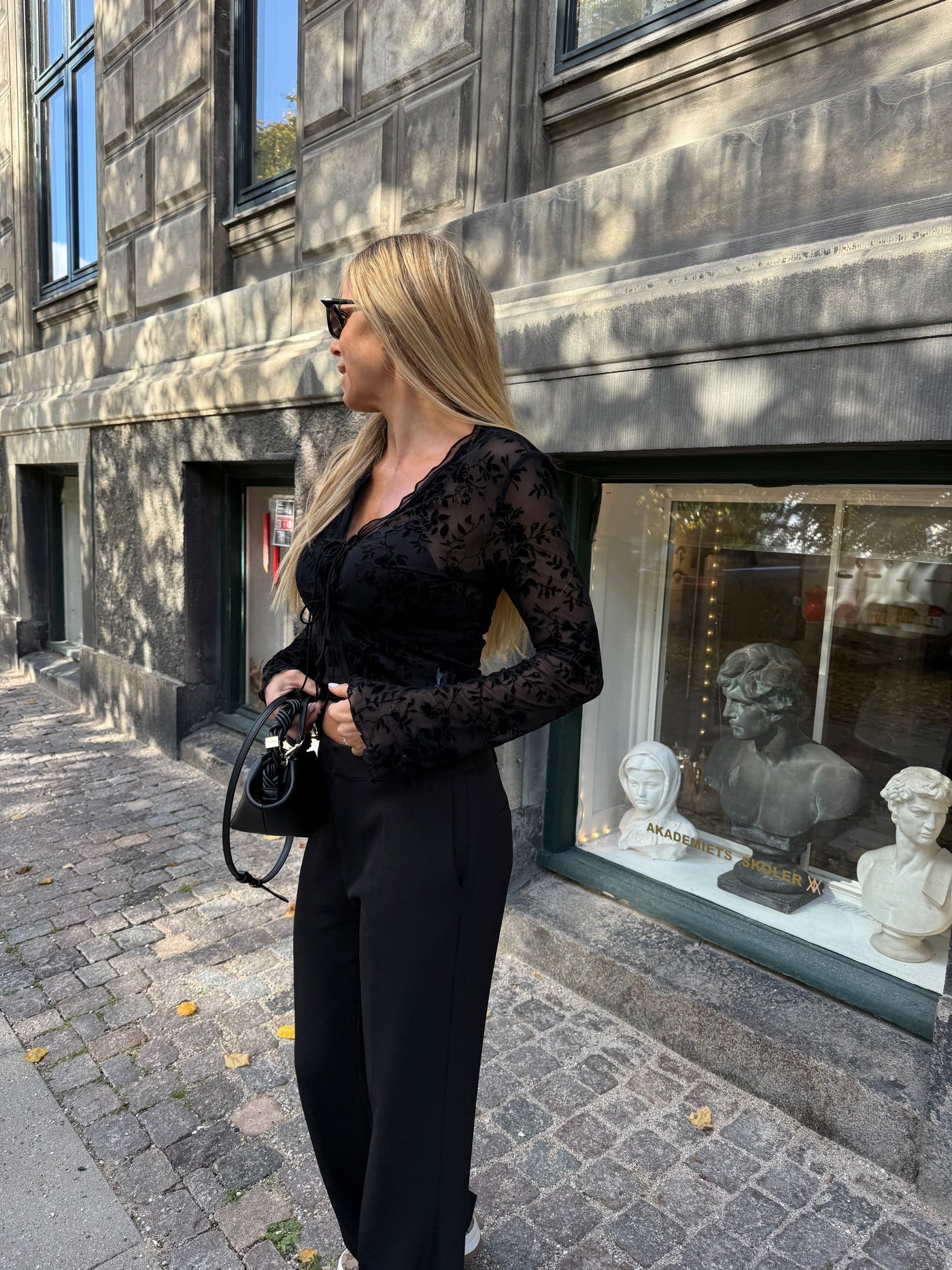 Sassy Copenhagen - Mesh Bluse - Sort - trompet