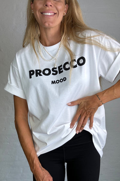 Sassy Copenhagen -Statement t-shirt - Hvid - Prosecco mood ( bemærk str m/l er i preorder til uge 52)