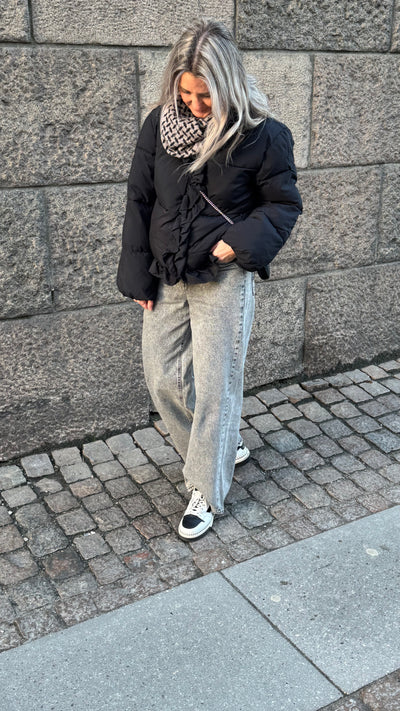 YAS - Vinterjakke - Kort sort med flæser - Malino