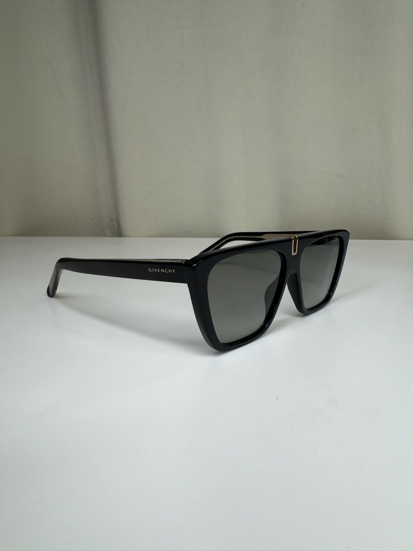 Givenchy - Sunglasses - Secondhand