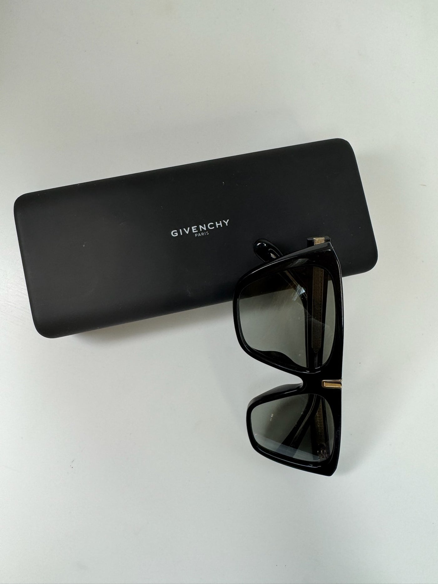 Givenchy - Sunglasses - Secondhand