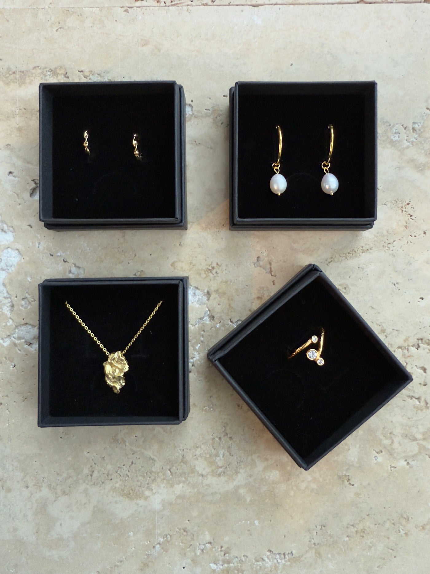 Andcopenhagen - Luksus Adventskalender - 1 rejse smykkeskrin + 4 stk 18 karat guldbelagte smykker (UDSOLGT - bemærk preorder )