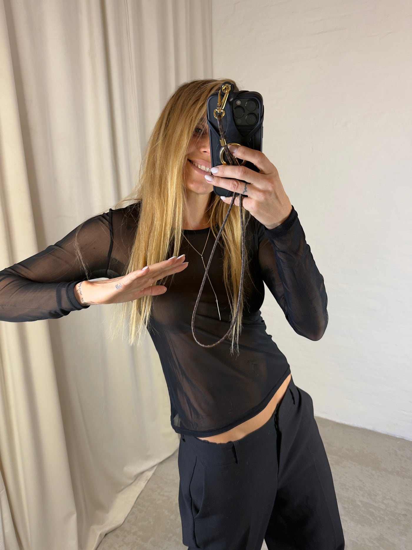 Sassy Copenhagen - Mesh bluse  - Sort - Lydie