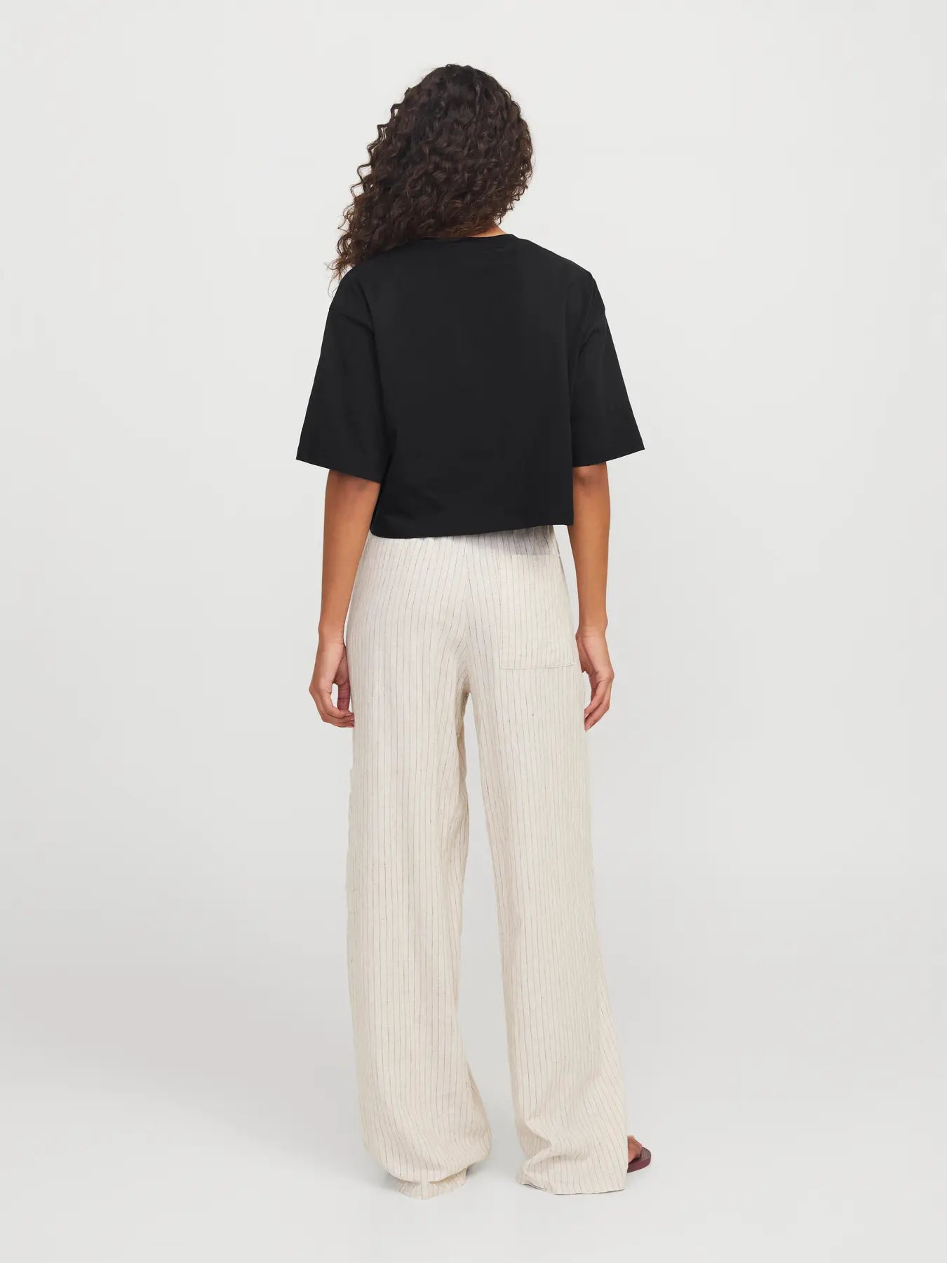 JJXX - T-shirt - Cropped Sort - Andrea (Preorder uge 21)