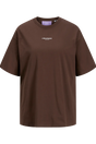 Brun T-shirt fra JJXX med rund hals, korte ærmer og hvidt "JJXX STUDIO" logo på brystet.