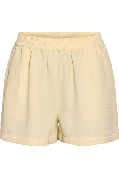 Lysegule shorts med elastisk talje, løs pasform og enkel kant.