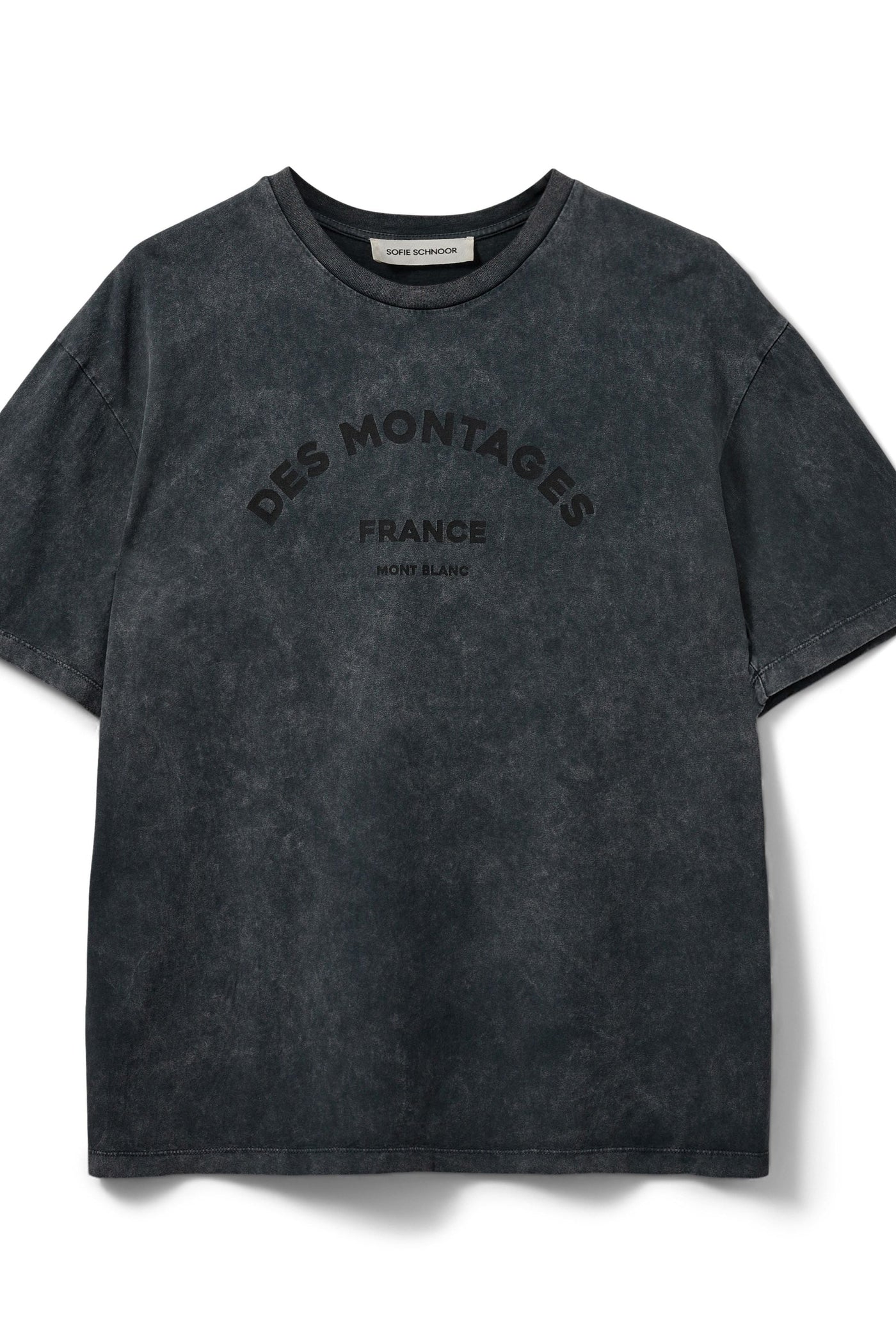 Sort T-shirt med rund hals, korte ærmer og teksten "DES MONTAGES FRANCE MONT BLANC" foran.