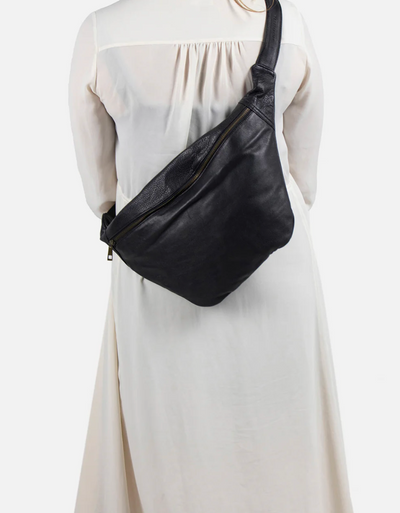 Re:Designed - Crossbody bag - Black leather - Merla Urban