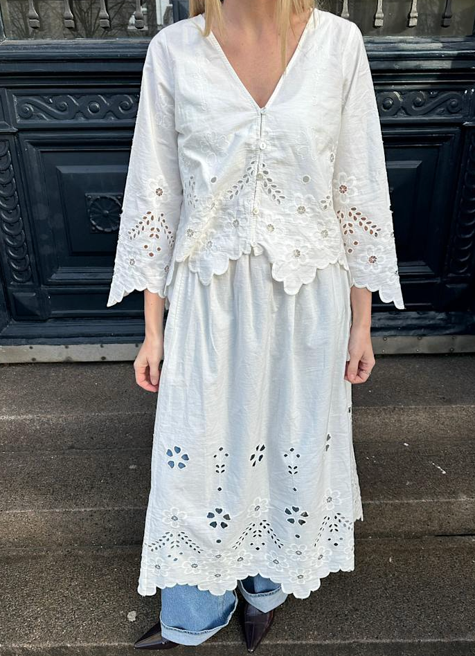 Sissel Edelbo - Skjorte - Hvid broderi anglaise - Trine sss