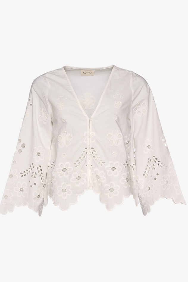 Hvid skjorte med broderi anglaise, v-udskæring, perlemorsknapper og blomsterudskæringer.