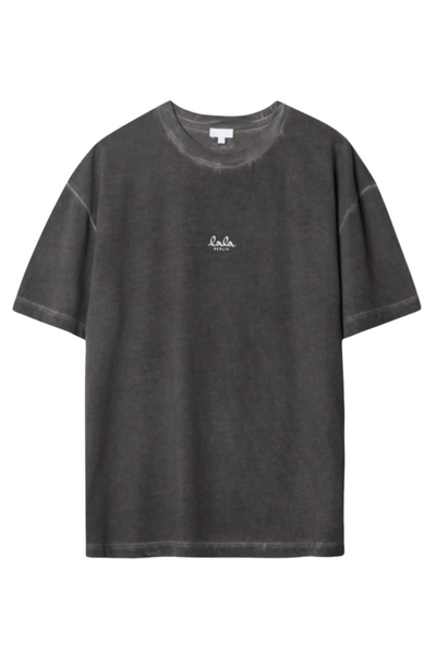 T-shirt i vasket grå, løs pasform, rund hals, korte ærmer, hvid tekst "lala BERLIN" foran.