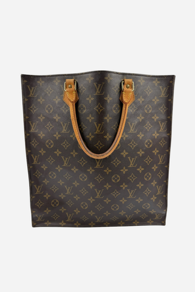 Louis Vuitton Sac plat tote med brunt monogrammønster og læderhåndtag.
