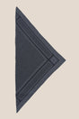 Triangle Trinity Classic M fra Lala Berlin er et eksklusivt trekantet tørklæde i 100% cashmere