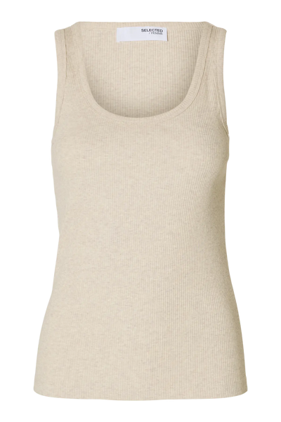 Havrefarvet ribbet top med U-halsudskæring fra Selected Femme. Enkel og stilren design.