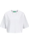 Hvid cropped T-shirt fra JJXX, rund hals, længere ærmer, boxy fit der slutter ved hofterne.