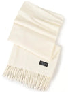 Andcopenhagen Basics cashmeretørklæde i off white, 70% cashmere, model Yana med frynser og mærkelabel.