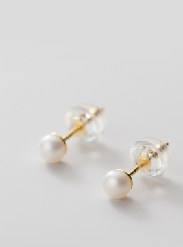 Billede af Andcopenhagen - Lille jazz pearl stud - 18 karat guldbelagt sterlingsølv ørestikker med fersvands perler
