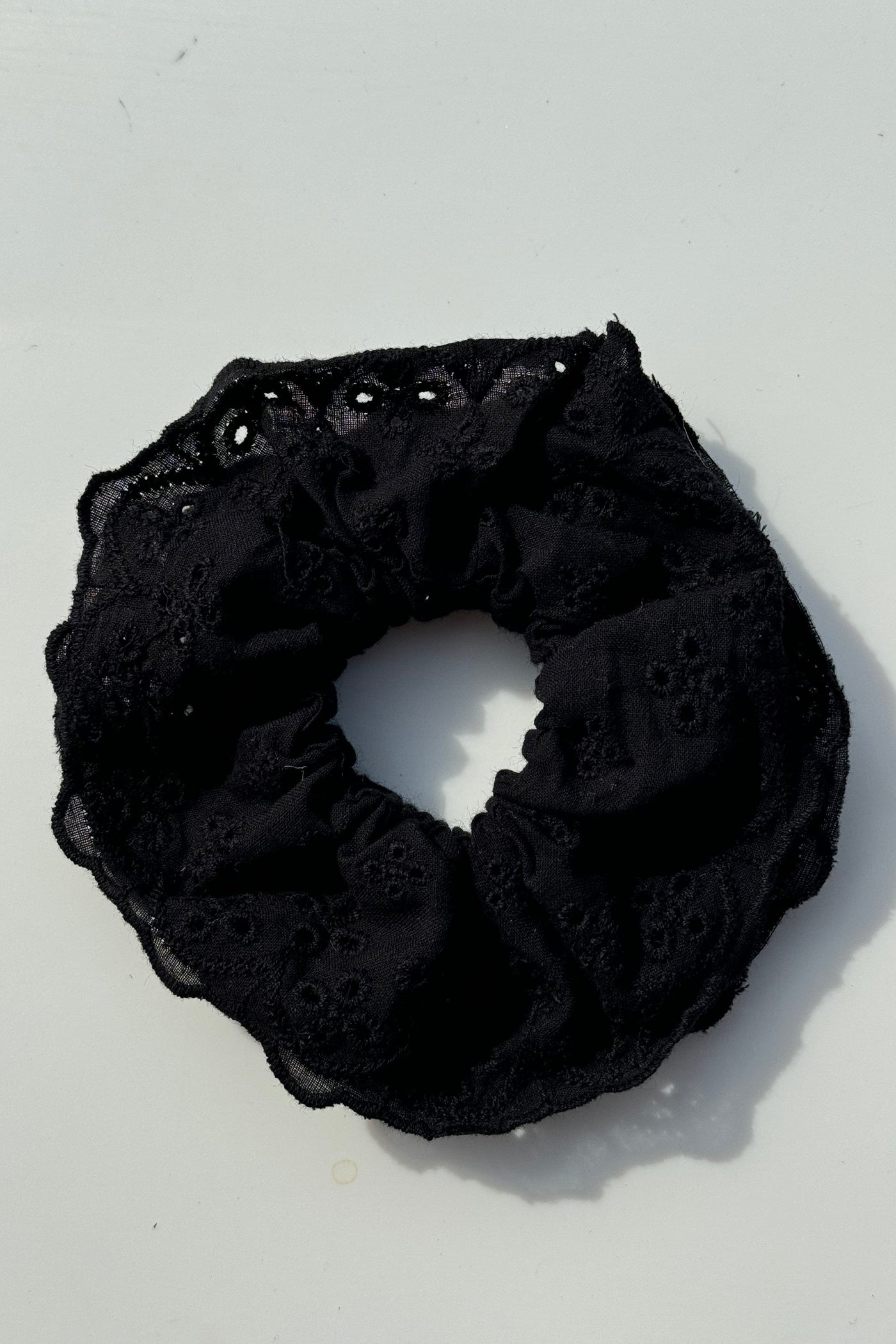 Andcopenhagen Accessories Broderi anglaise scrunchie - Sort - Selma -  Andcopenhagen (bemærk preorder)