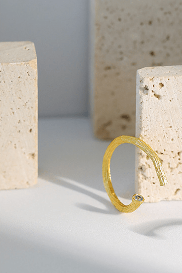 Andcopenhagen Guldringe Justerbar ring med grøn sten i - 18 karat guldbelagt sterlingsølv - Silje - Andcopenhagen