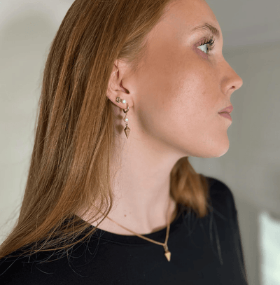 HYMNESS Accessories Rosie Pearl Diamond huggies - Earrings/Øreringe - HYMNESS