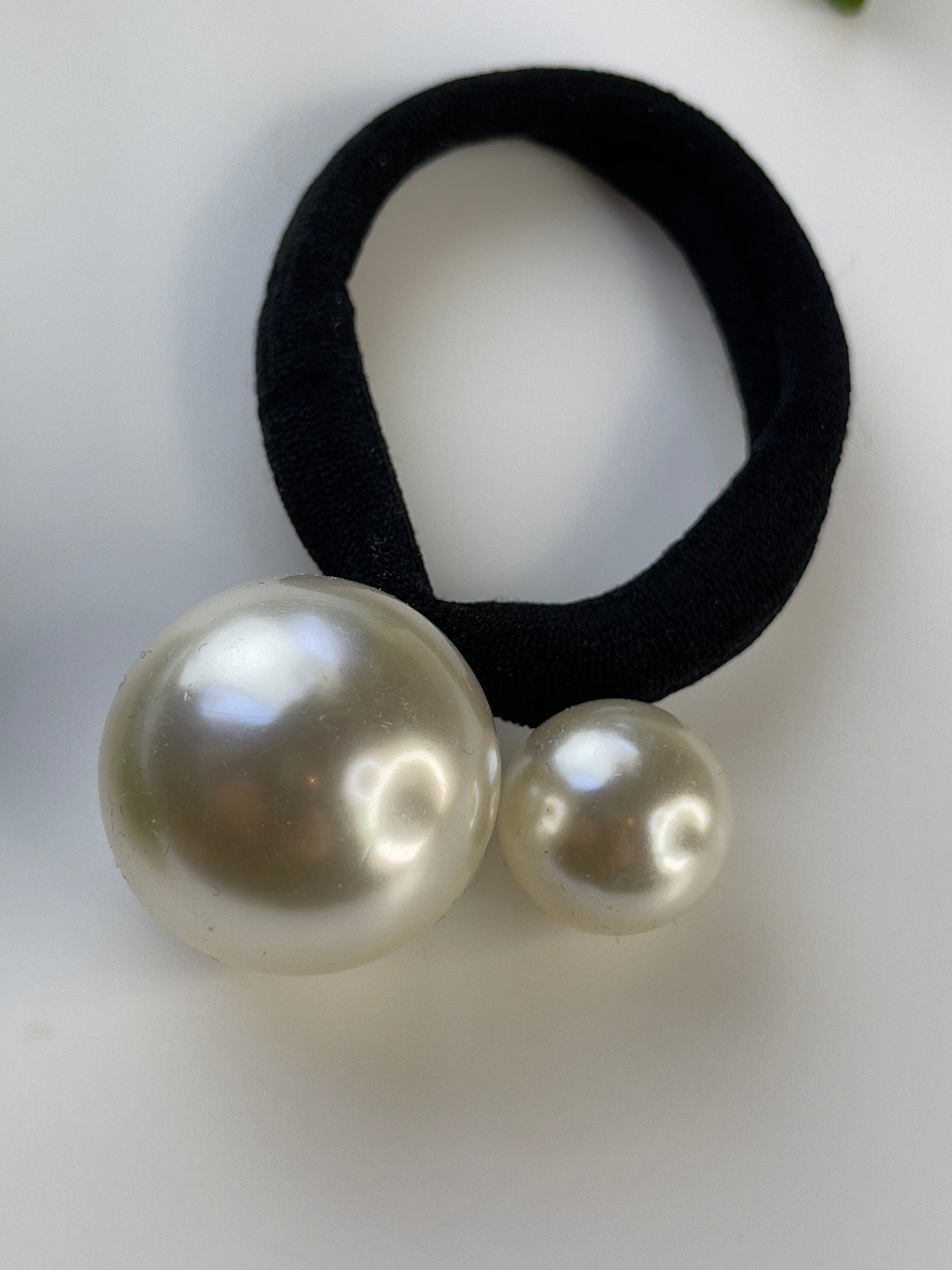 Sassy Copenhagen Accessories Sassy Copenhagen - Perle hårelastik - Sus sort