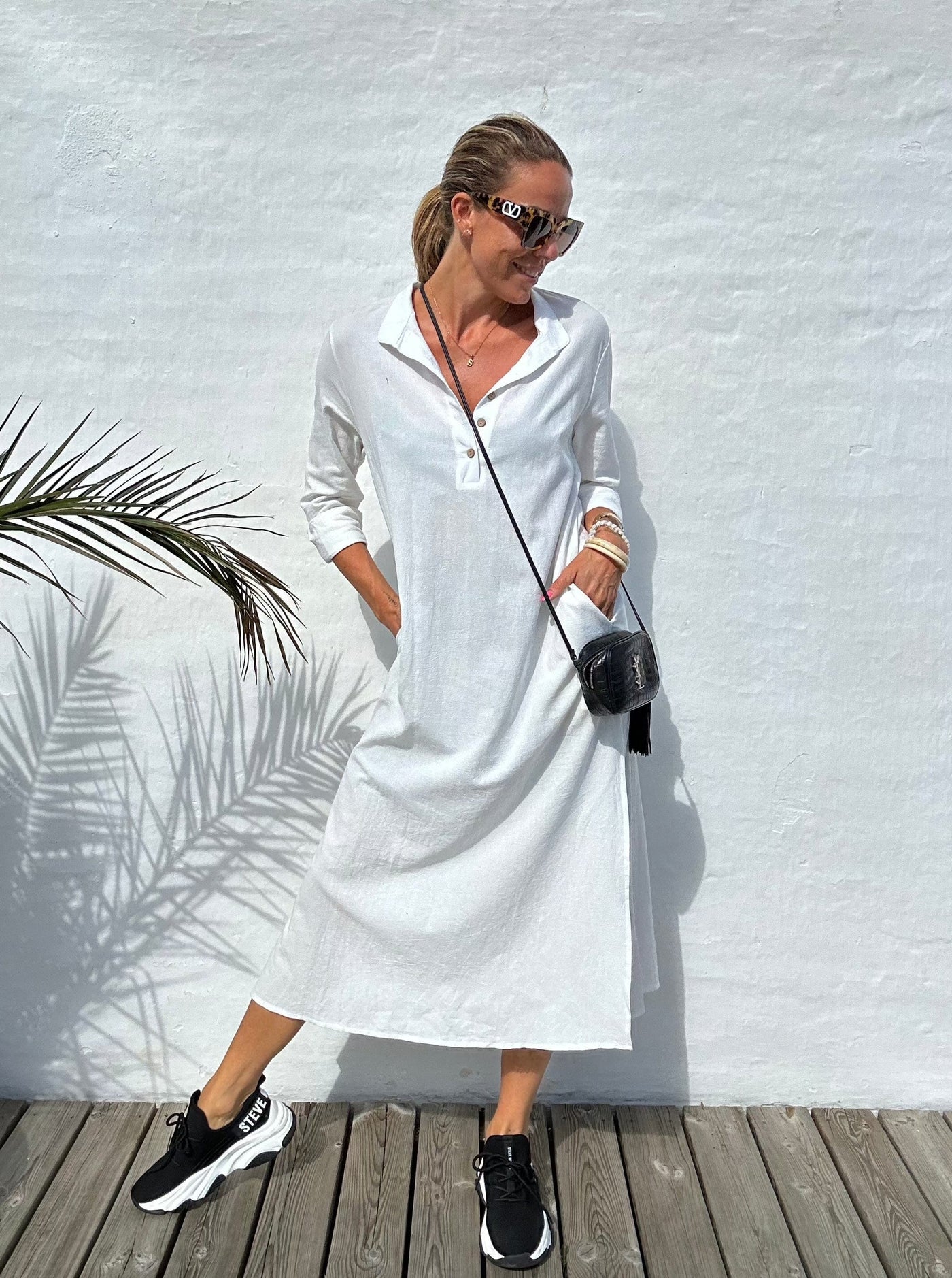Sassy Copenhagen Kjoler Sassy - Sabia - lang bomulds kjole med slids - hvid